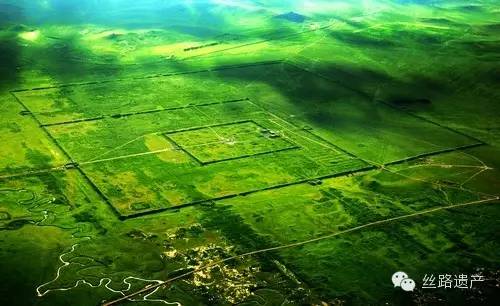 草原丝路：驼铃与文明的交汇处