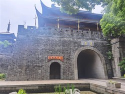 明明有钱有才，为什么南宋总是被欺负？聊聊那个“最不像亡国之君”的王朝