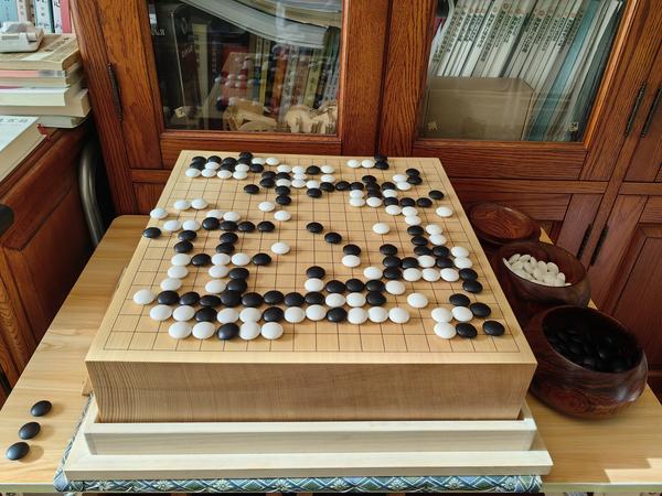 黑白之间丨一场跨越时空的棋局 黑白之间丨一场跨越时空的棋局