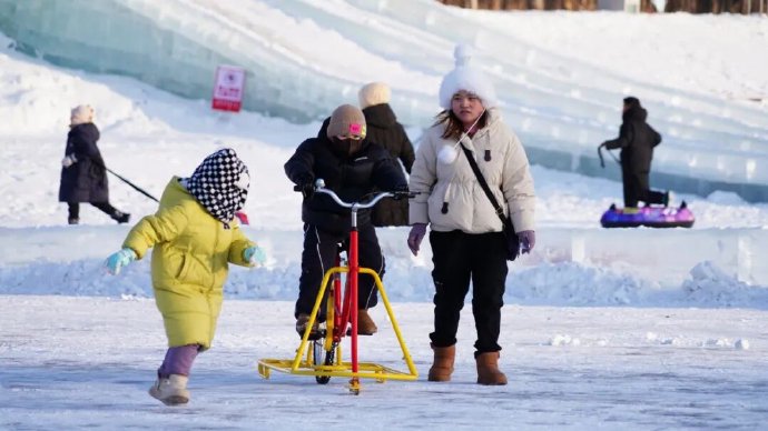 在湖泊迷宫中寻找雪人的足迹？