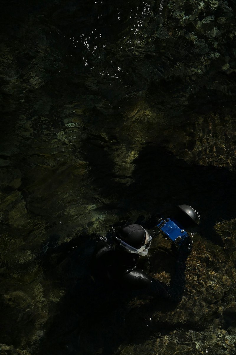 无信号区海底悬崖：时间停摆的水下钟