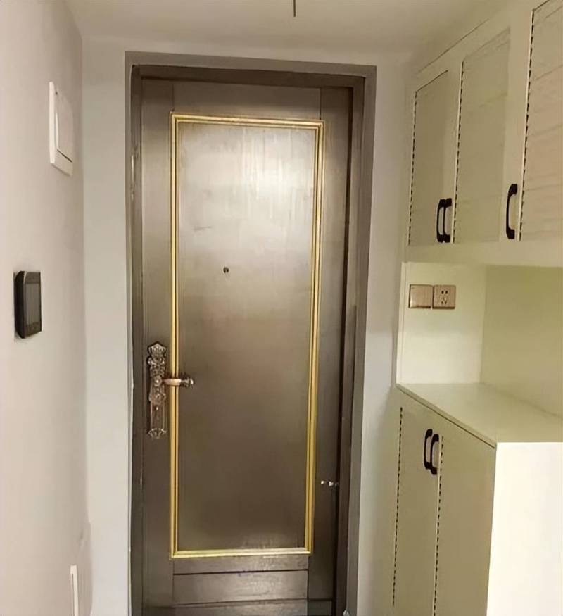 我家那扇“走火入魔”的错位门