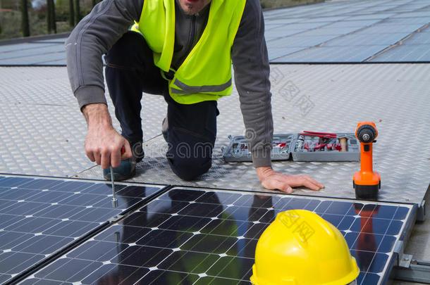 冰岛光之工作者：当黑夜不再漫长，我们该如何拥抱这束光？