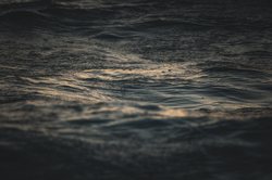 神秘的海底冷泉：逆向阴影空棺的秘密