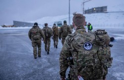 冰封的守护者：军人眼中的格陵兰