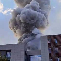 那次差点炸了实验室的经历，我现在想起来手还在抖