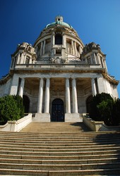 中世纪的坚固堡垒：城堡的辉煌与衰落