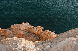岩浆的怒吼：揭秘海底火山如何影响航海