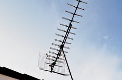 别再信“指南针”了，喀斯特地底下藏着的“反向导航”你可能早就被干扰了