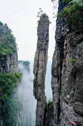 海底奇观：石碑裂纹消失，揭秘神秘楼层之谜