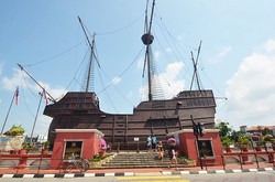 马六甲光束·神秘现象背后的科学探索