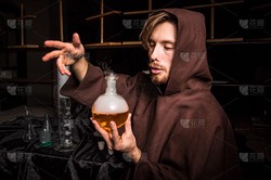 炼金术士的科学革命：牛顿与他的炼金实验