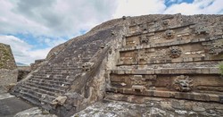 印度洋的神秘守护者：揭秘羽蛇神传说