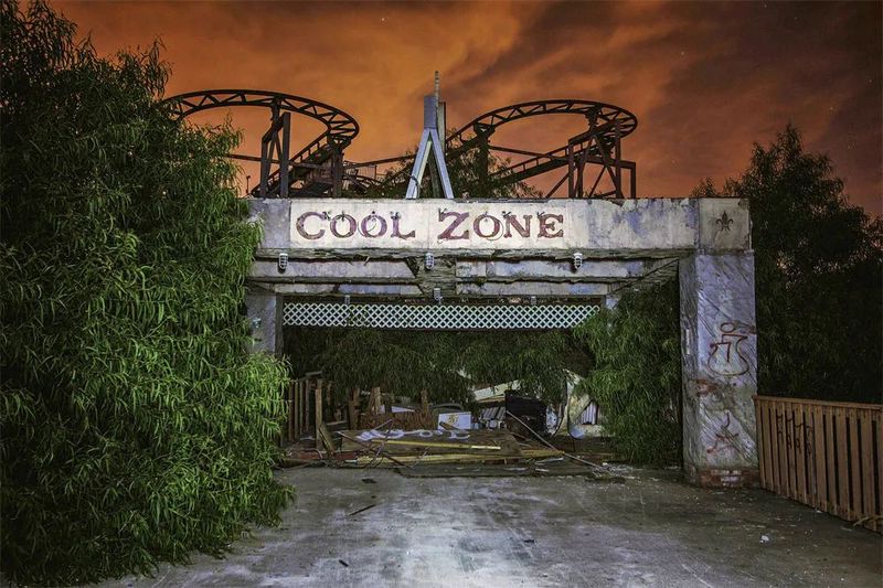 游乐园的记忆与时间的痕迹｜瞬间老化的废弃牙齿串