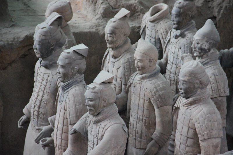 青铜鼎上的裂痕！