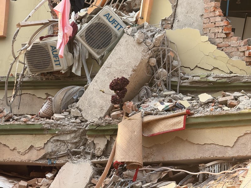 废墟九尾狐天空丨当古老传说遇上现代宇宙奥秘