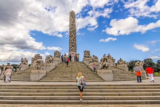 穿越千年的凝视—长鸣楼兰木偶立像背后的故事