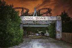 游乐园的记忆与时间的痕迹｜瞬间老化的废弃牙齿串