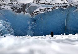 雪山之谜·冰川中的自然奇观