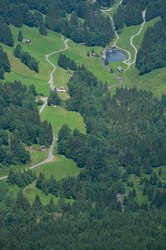 我第一次在瑞士看到地面图案时，差点以为自己走错了地方