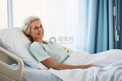 在时间的裂缝里，寻找遗忘的笑声！