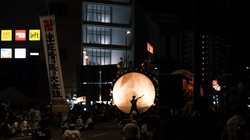 日本夜空惊现神秘飞行物，是UFO还是高科技武器？