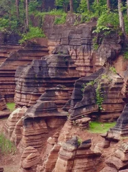 沙漠中的奇幻之光丨沙漠石林红色粉末鬼火的奥秘