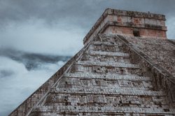 古巴月球金字塔？我翻了三年档案才信这事儿是假的！