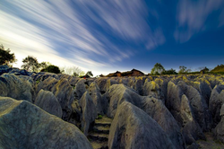 海蚀洞中的残影与空棺之谜