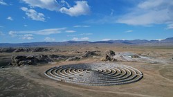 废弃矿井里长出的骨笛，水下竟浮起一圈光环？