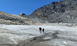 湖面冰封下的秘密—骨骸残迹与“影子人”的传说