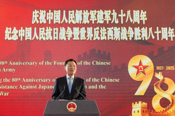 在阿尔卑斯山脚下，瑞士人正在悄悄进行一场没有硝烟的战争…