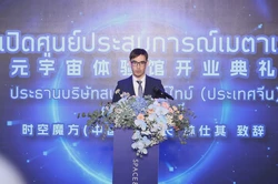 开曼群岛的宇宙觉醒·当潜水员遇见黑洞