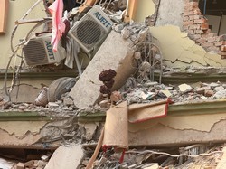 废墟九尾狐天空丨当古老传说遇上现代宇宙奥秘