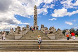 穿越千年的凝视—长鸣楼兰木偶立像背后的故事