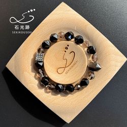 逆向阴影黑曜石碑—当黑暗成为指引