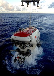 夜行湖泊深潜者—黑暗水域里的神秘生命