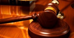 在冰岛的月光下，每一滴眼泪都诉说着真相？