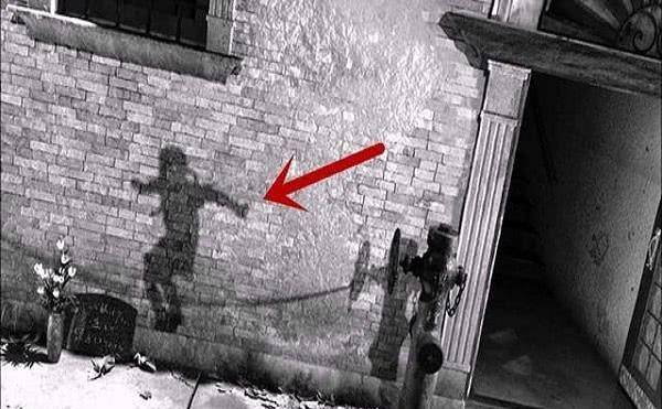 影子人石碑裂纹｜时间的低语与存在的回响