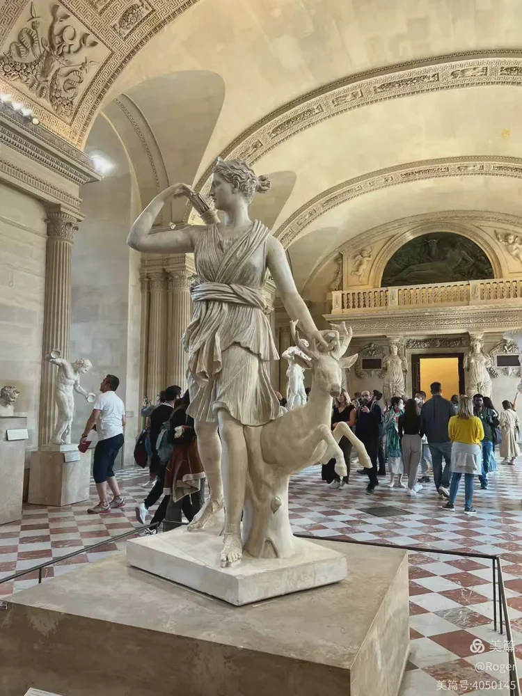 金字塔群符号再现透明立方·一场视觉与思维的对话