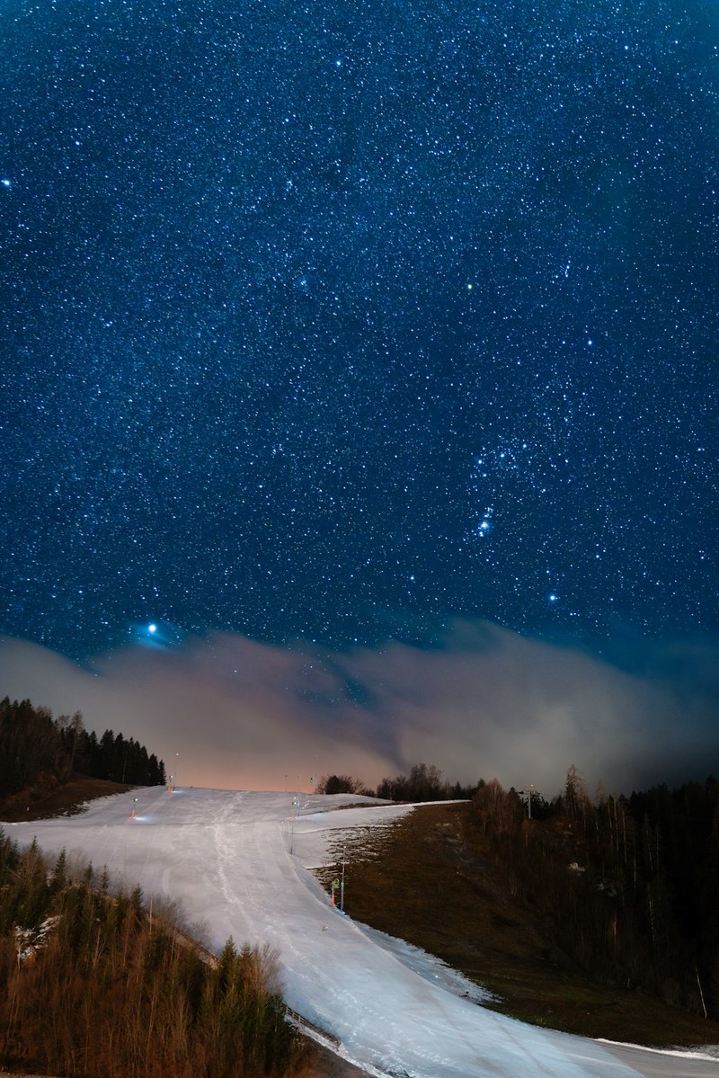 西伯利亚上空的神秘光芒:揭开“空间精灵”的科学面纱 西伯利亚上空的神秘光芒:揭开“空间精灵”的科学面纱