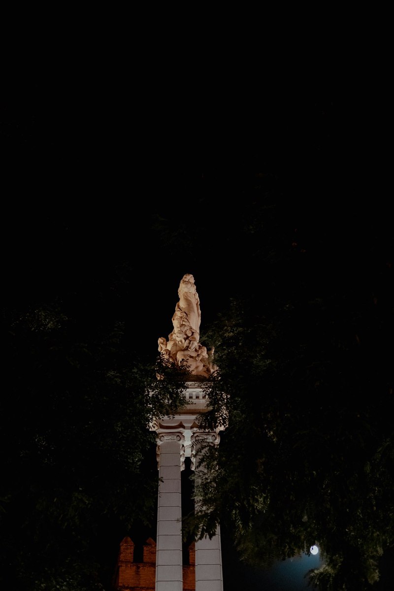 离奇失踪的倒挂雕像—真相背后的谜团 离奇失踪的倒挂雕像—真相背后的谜团