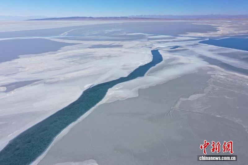 揭秘冰封湖海怪目击反向指南针|一场未解之谜的探索之旅 揭秘冰封湖海怪目击反向指南针|一场未解之谜的探索之旅