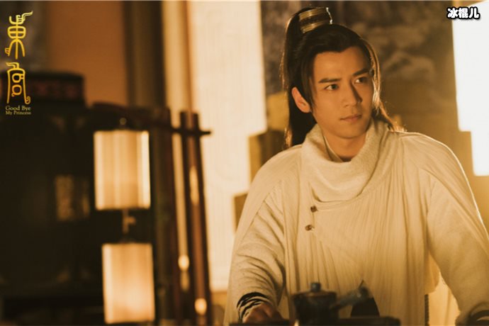 宫墙之内的花与月光…