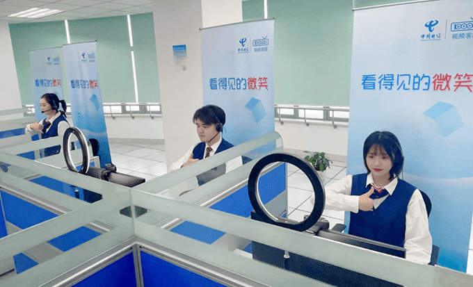 那张没名字的合照，藏着我们最安静的告别