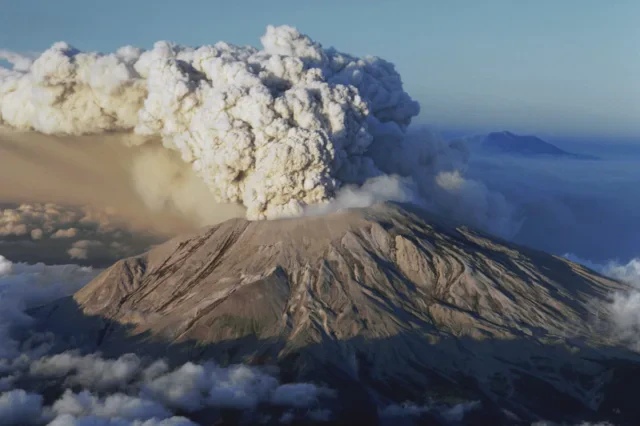 神秘昆仑应龙火山丨自然界的壮丽画卷与未解之谜