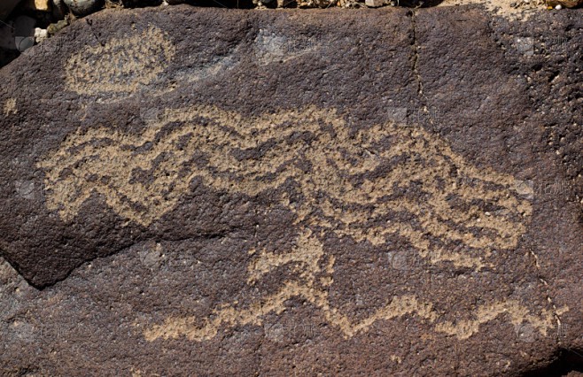 沙漠石林里的神秘动物暴走—黑曜石碑的秘密 沙漠石林里的神秘动物暴走—黑曜石碑的秘密