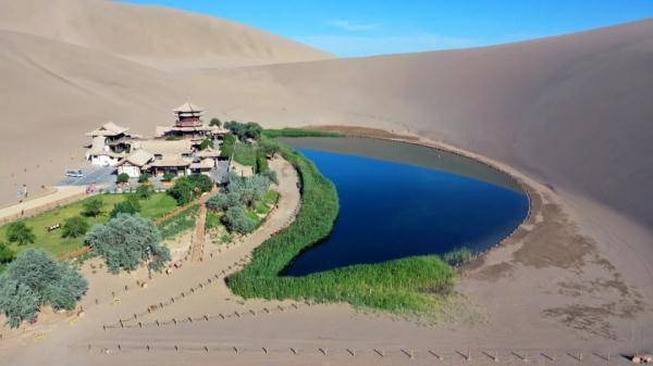 你见过会发光的沙漠吗？“光明荒漠山灵”其实是大自然的冷知识！