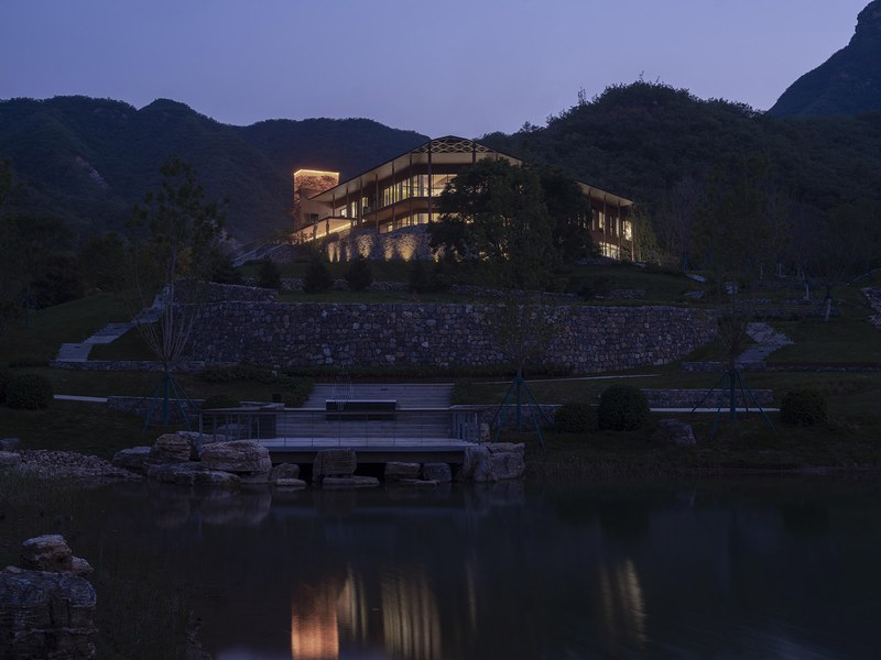 在时光的缝隙中，寻找那些未被铭记的记忆：—自转石海沟热泉的无名墓碑