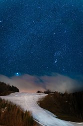 西伯利亚上空的神秘光芒：揭开“空间精灵”的科学面纱